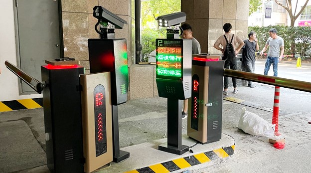 车牌识别系统安装安全智能(图1) 车牌识别系统安装安全智能(图1)